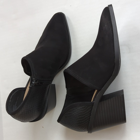 Just Fab Faux Snakeskin Faux Suede Side Cut Out Ankle Booties 7 Black - Picture 1 of 16